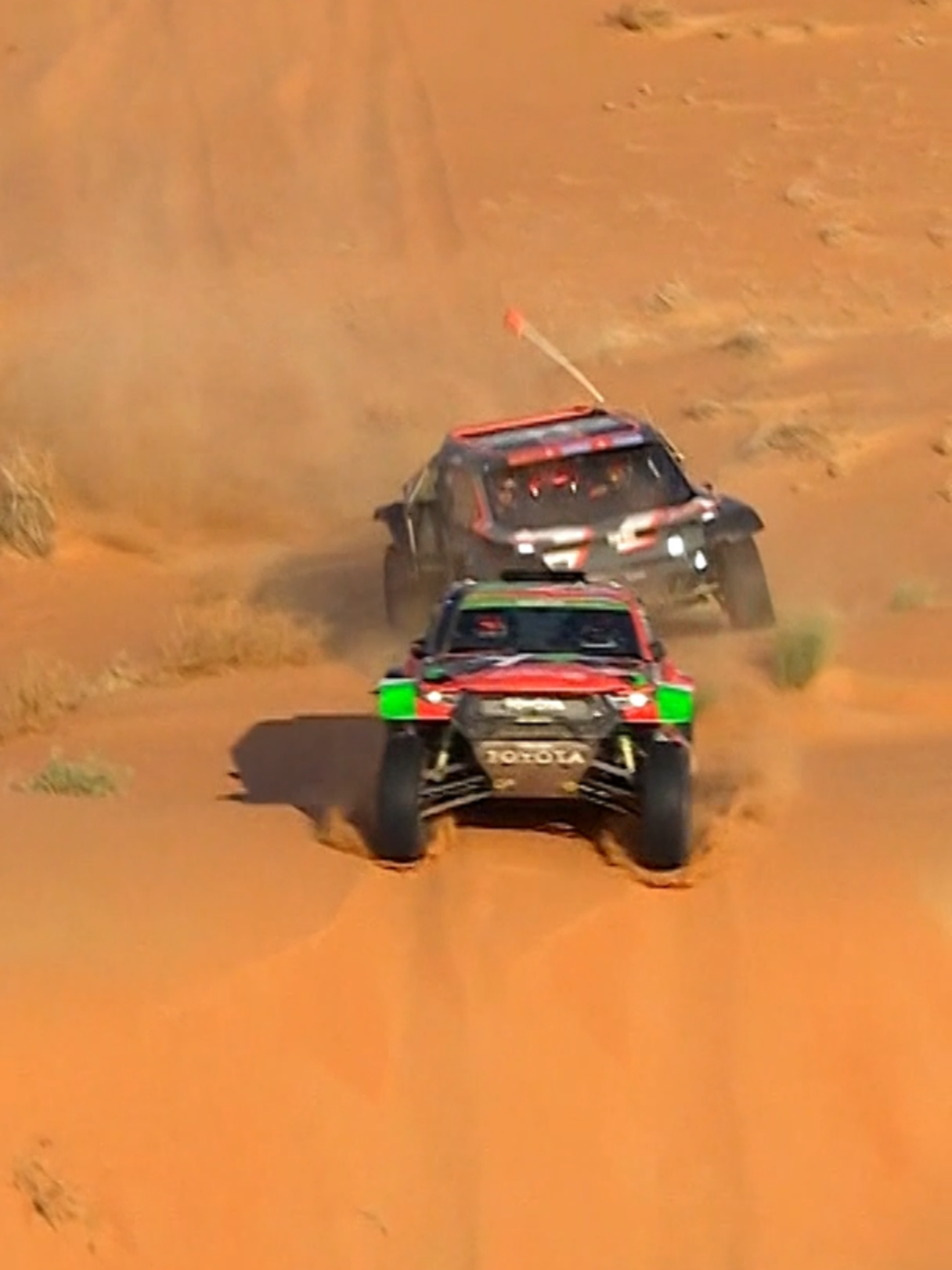 Yazeed Al Rajhi 🆚 Nasser Al-Attiyah : Top-level duel in the Empty Quarter #Dakar2025 #DakarInSaudi