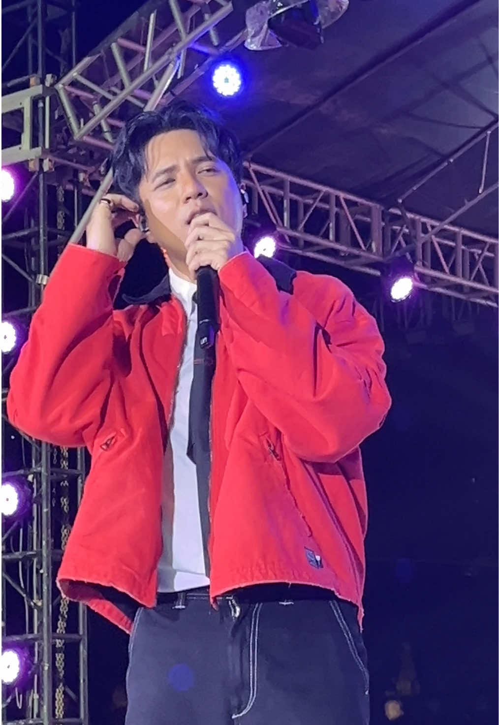 TJ I LOVE YOU huhu soo happy i got to see you and hear u singing live 🎉😍😍❤️ @TJ Monterde  💕💕💕 #prititit #tjmonterde #cebu #sinulog 