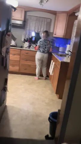 When you are trying to film content and your husband is home 😂 #marriagehumor #beatfriend #fyp #ttshop