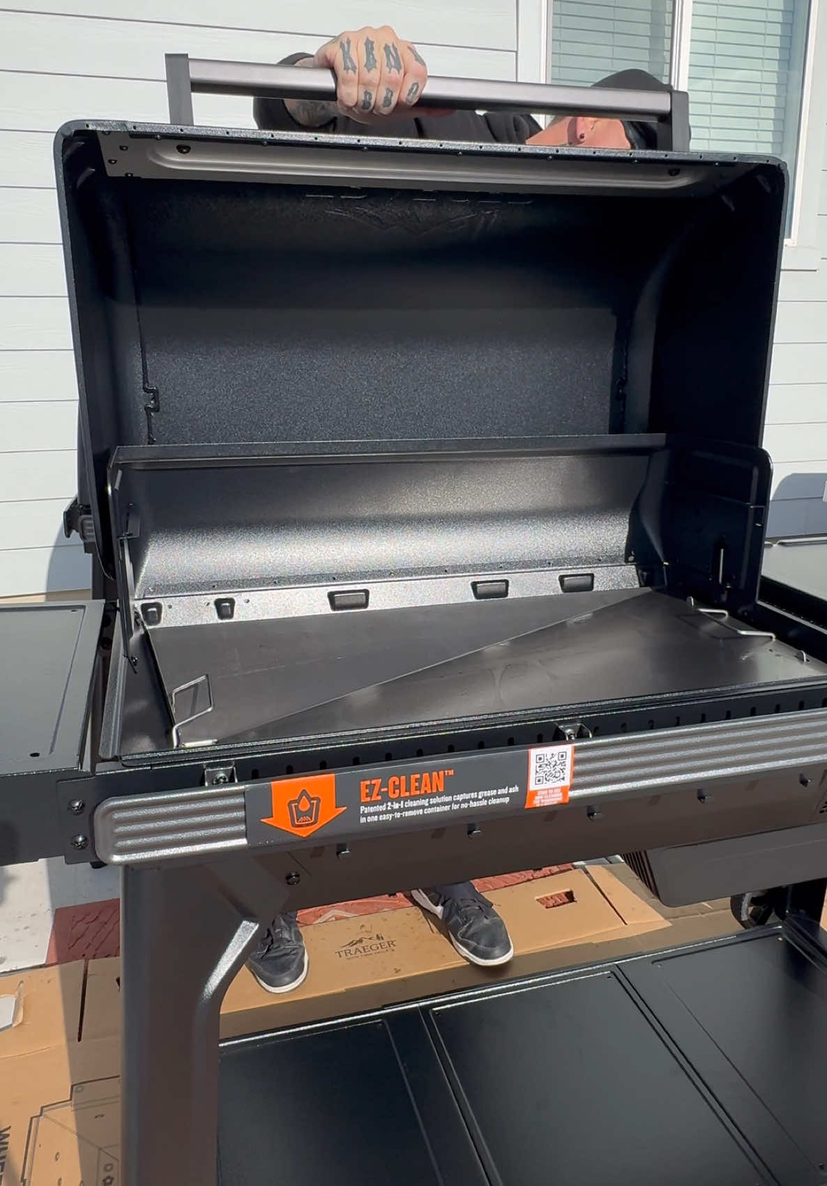 The All New @Traeger Grills Woodridge Pro.  Find a local dealer and scoop on up! #traegergrills #kendrickbbq #traeger #woodridge #bbq #barbecue #lowandslow 