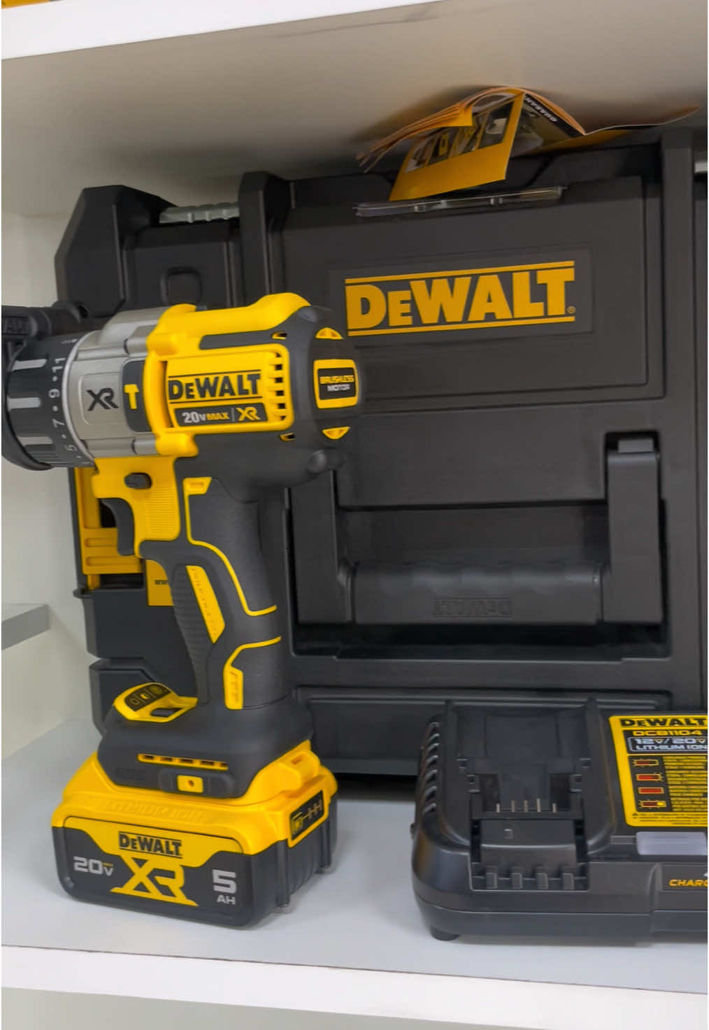 QUE BELLEZA  👌🏻🧰 Taladro Percutor DCD996 + 2 Bat 5AH + cargador ❇️ #herramientas #dewalt #tiendaonline #peru🇵🇪 #calidad #potencia 