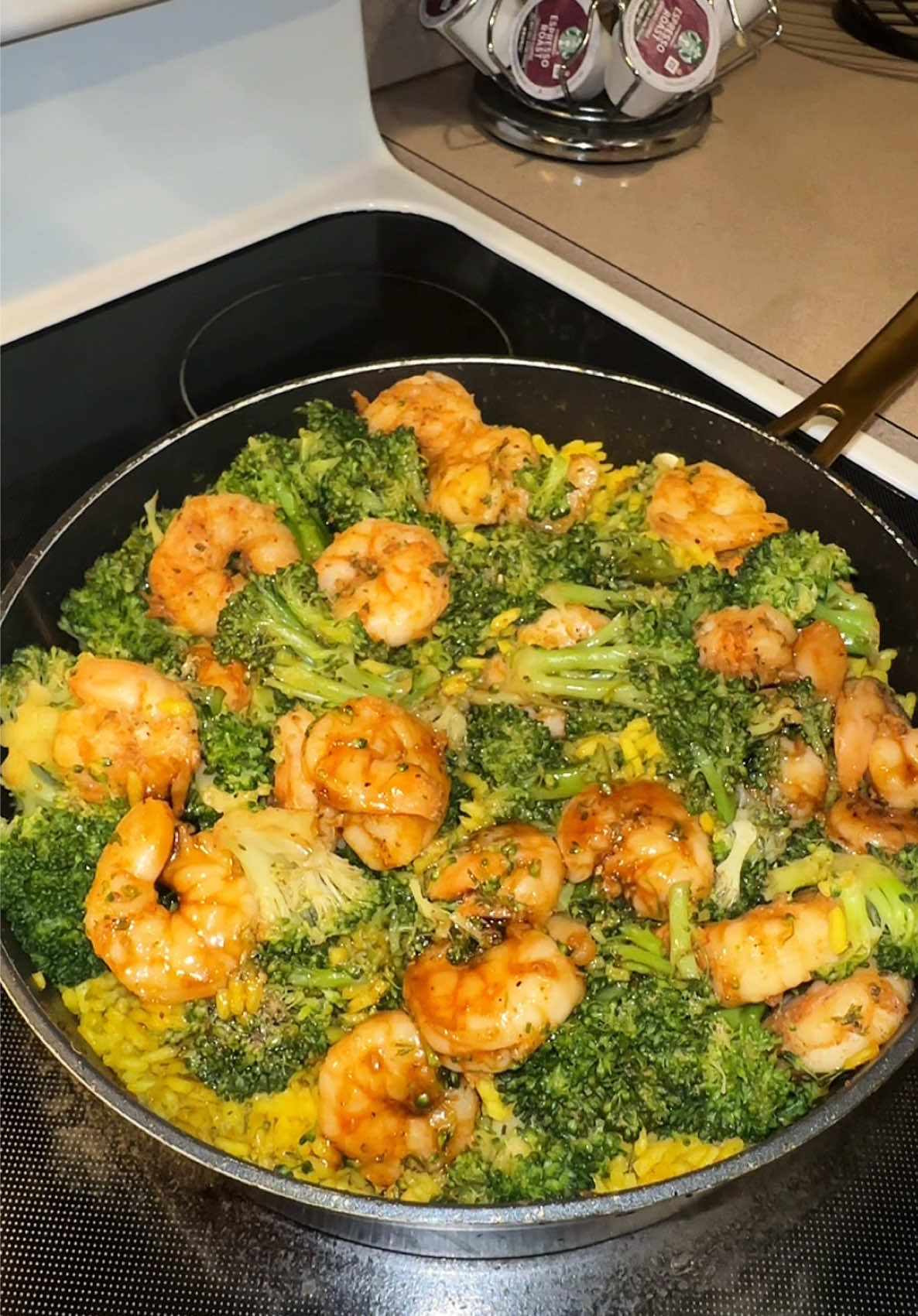 Yellow rice w/Teriyaki shrimp and broccoli  Teriyaki sauce: Soy sauce  Brown sugar Garlic Hoison sauce  Rice Vinegar Honey  Sesame Seed Oil #shrimp #easydinnerideas #quickdinner #shrimpandbroccoli #yellowrice 