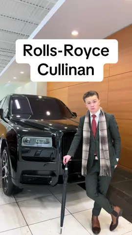 Rolls-Royce  Cullinan #rollsroyce #cullinan #black #orange #car #tik #tok #work #fypシ #fyp #carsoftiktok #cartips #hollywood #expensive #money #rich 