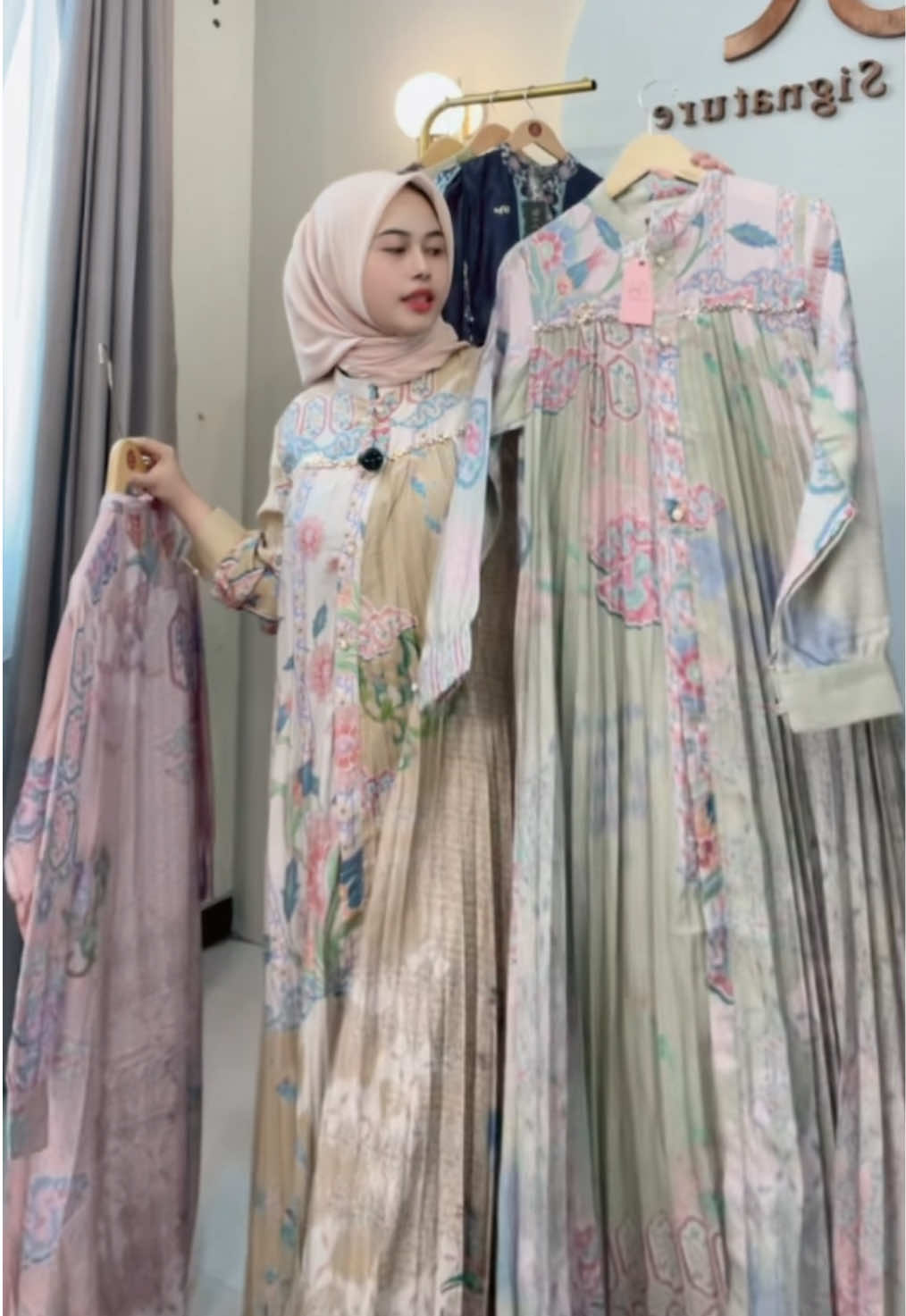 Siapa yg udah co baju lebaran padahal lebaran masih 2bulan lagi🤣😹🙌🏻  #dressmuslimah #dynsignature #outfitelegant #outfitlebaran #gamiswanita #gamiskondangan #dresspremiumsilk #afiliate #dresspremiumsilk #afiliasi #afiliatepemulabantusupportbeib #afiliatepemula 