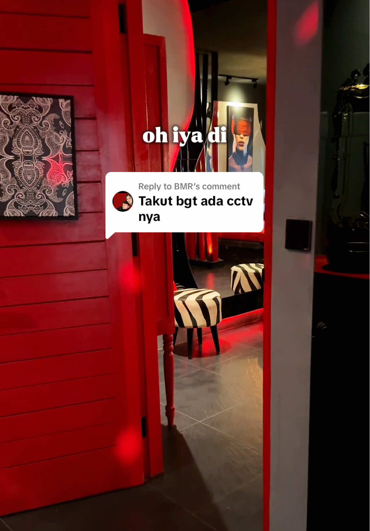 Replying to @BMR pada pusing banget mikirin CCTV, disini aja disediain phone holder kok mending rekam sendiri aja 🤣🙏🏻 #bali #honeymoon #redroom #fakebody⚠️ #fakesituation⚠️ #fakescene⚠️ #fakeall⚠️ 