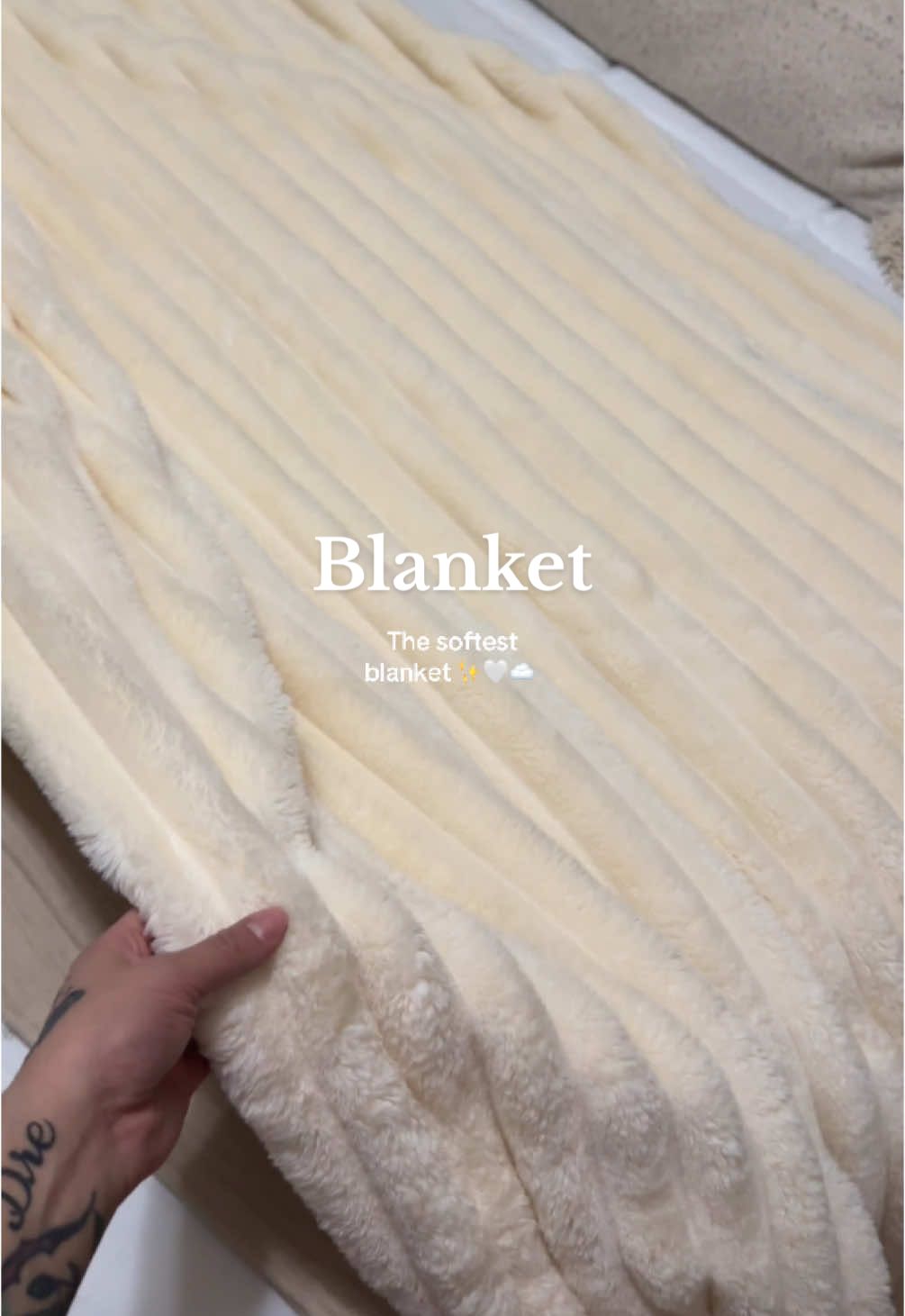 My favorite blanket #tiktokshopyearendsale #blanketlife #ValentinesDay #giftideasforher #giftideas 