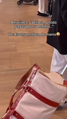 Dile adiós a las maletas abultadas y al exceso de equipaje! 👋 Con TravelBag, la bolsa plegable y ultra ligera,  llevas todo lo necesario sin sacrificar espacio ni comodidad.  😉  Es perfecta como equipaje de mano en el avión o para escapadas de fin de semana.  ✈️  ¡Viaja ligero y con estilo! 😎 #travelbag #viajes #maleta #comodidad #viajarligero #equipajedemano #escapadas #findesemana