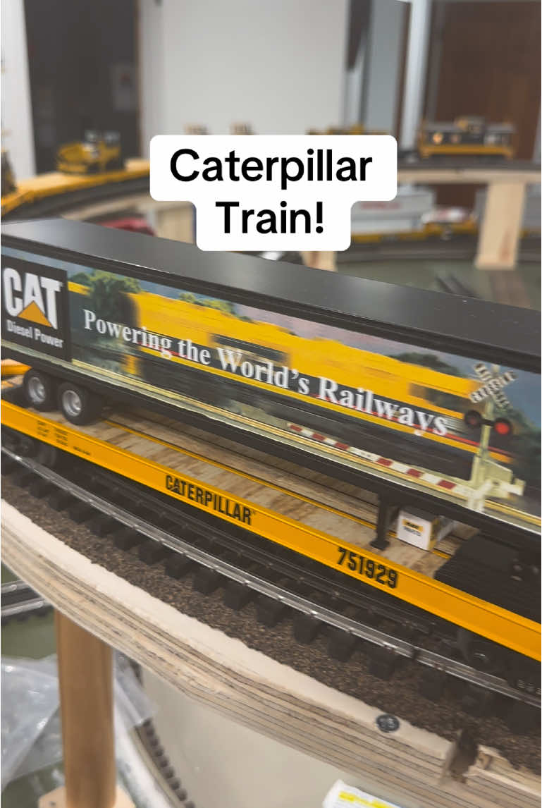 Caterpillar Train! 💥💥💥💥💥💥 Which one is your favorite? #ironpigrailroad #caterpillar #tiktoktrainnerds 