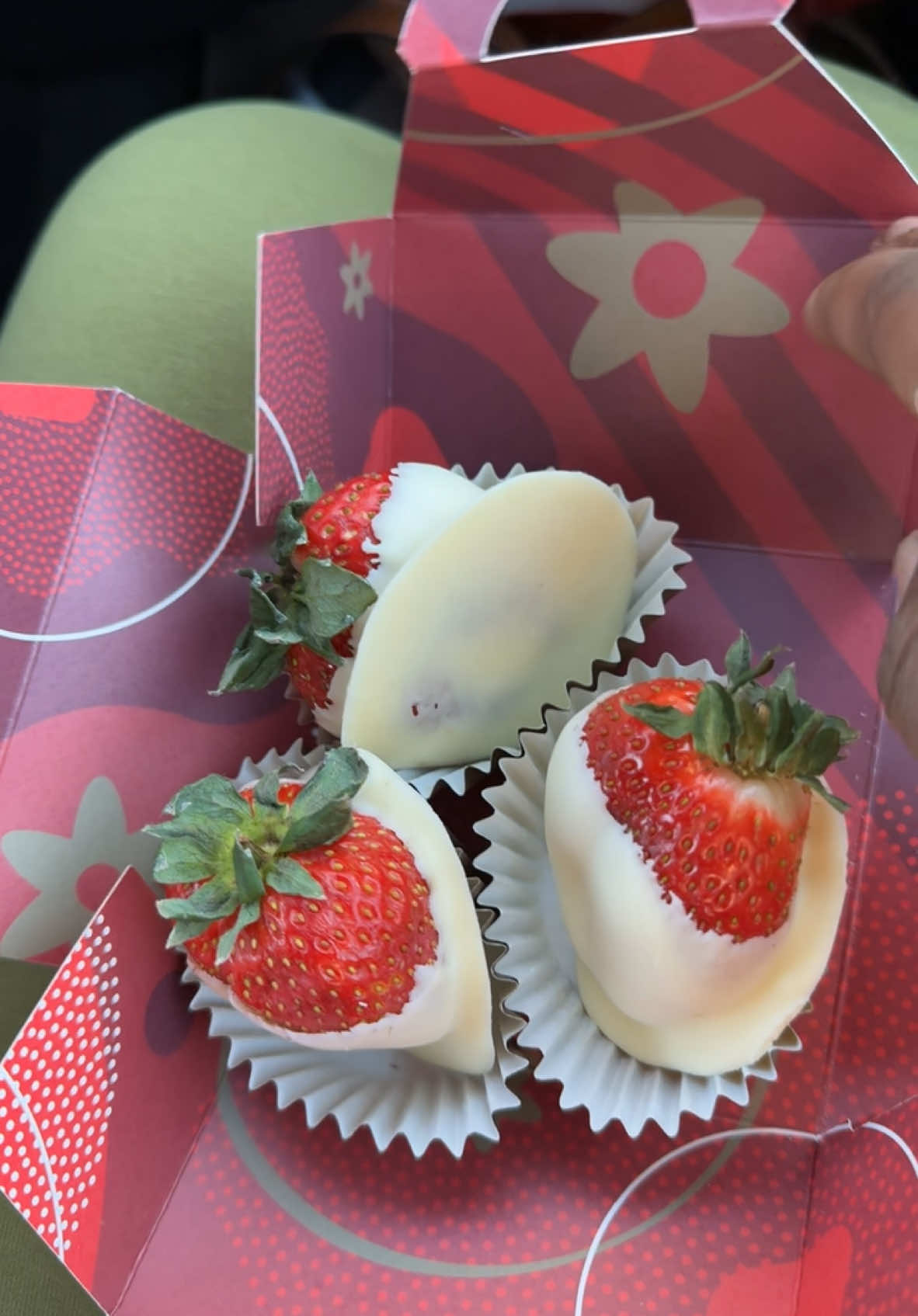 Check out these white chocolate strawberries my husband got me from edible arrangements. 🍓