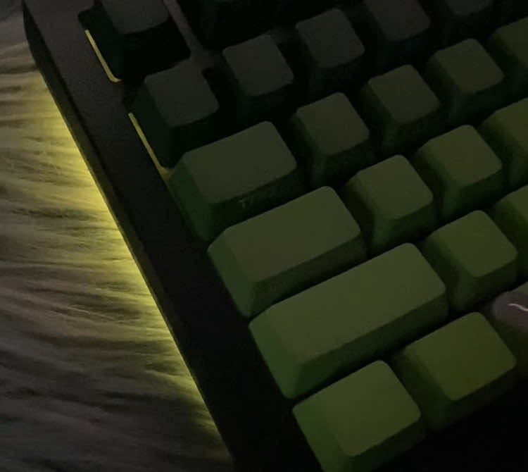 Green keyboard,control the aura and trend of the whole game!!!😎💚⌨️🎮#fyp #foryoupage #keyboard #trend #typ #mechanicalkeyboard #gaming #typ #cool#green #black 