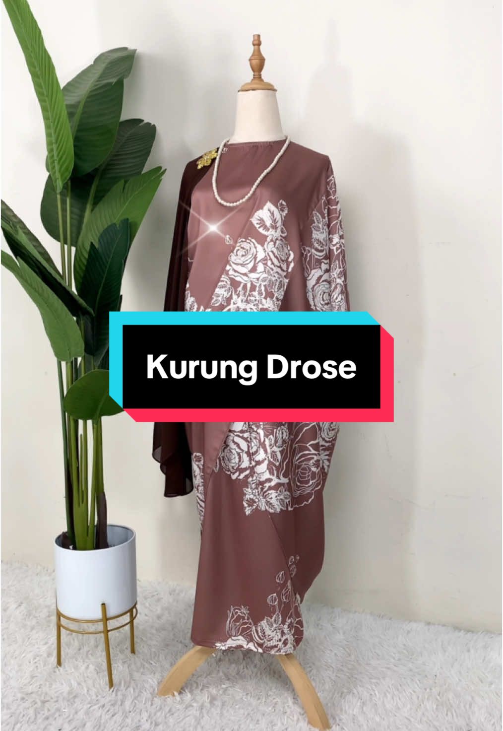 Kurung Drose💐 material lembut dan flowy untuk akak sayang🥰 #tiktokfesyen #muslimahoutfits #dmimifashion #kurungmoden #kurungprinted #printedviral #kurungraya #bajuraya #bajuraya2025 #kurungviral #kurungcantik #fyp