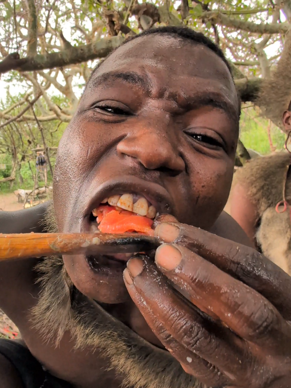 What 😲😂 He is eating a Very hot 🥵 food it's incredible 😋‼️😲#hadzabetribe #FoodLover #africa #usa_tiktok #village #local #uktiktok 