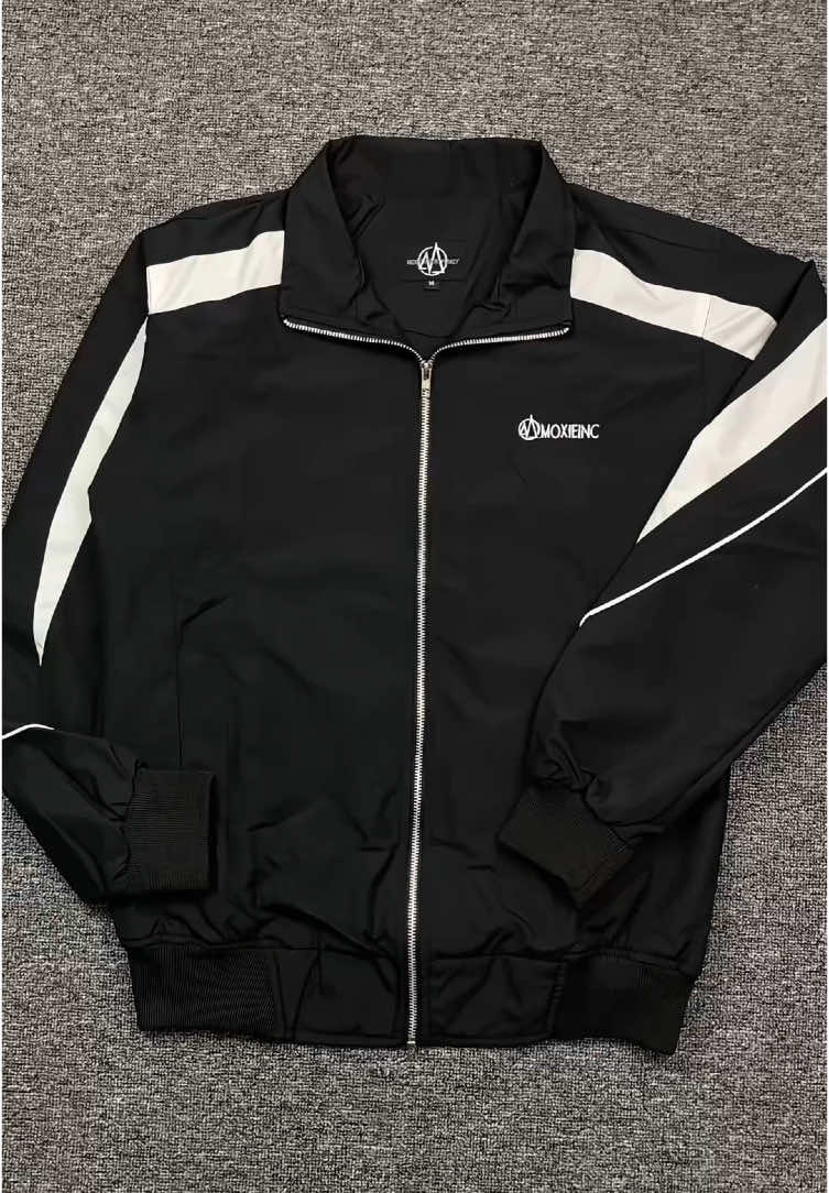 Rekomendasi Moxie Jacket Classic Sport - Black Stripe White🥶 #jaketkeren #jaketpria #jaketkekinian #jaketzipper #jaketsport #moxie 