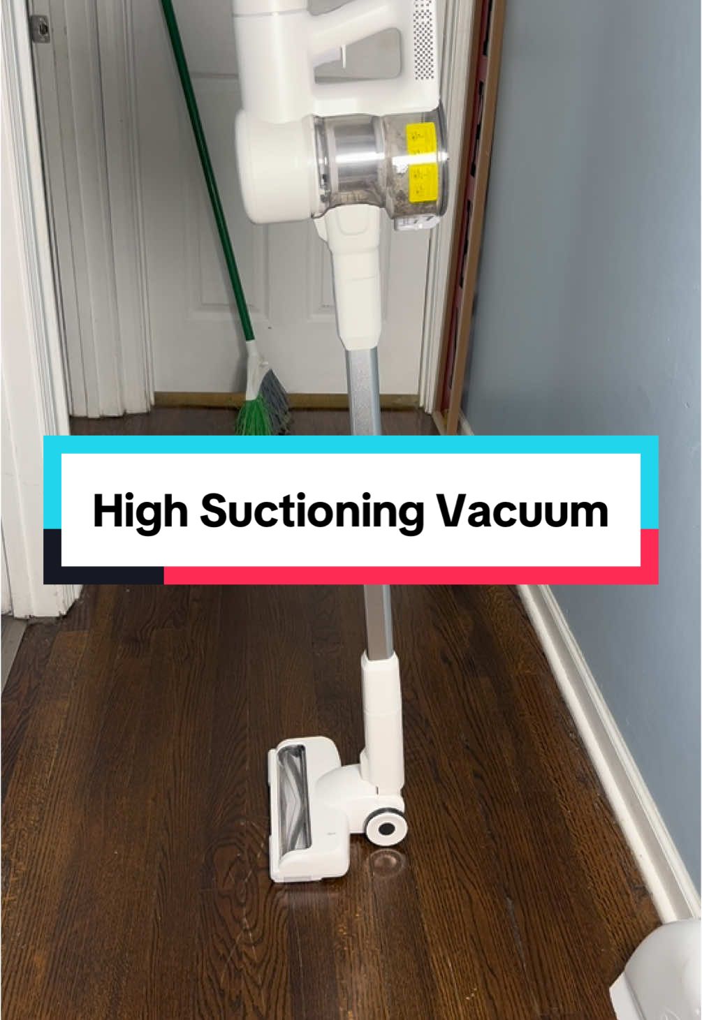 High Suctioning vacuum! #sweetfurniturevacuum #vacuum #cordlessvacuum #lighweighvacuum #TikTokShopJumpstartSale #TikTokShopLoveAtFirstFind #cleanhome #easycleaning #cleaninnghacks 