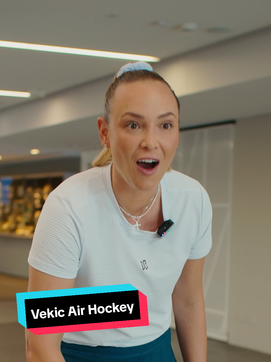 Donna Vekic showing off her skillz... @Donna Vekic🇭🇷 