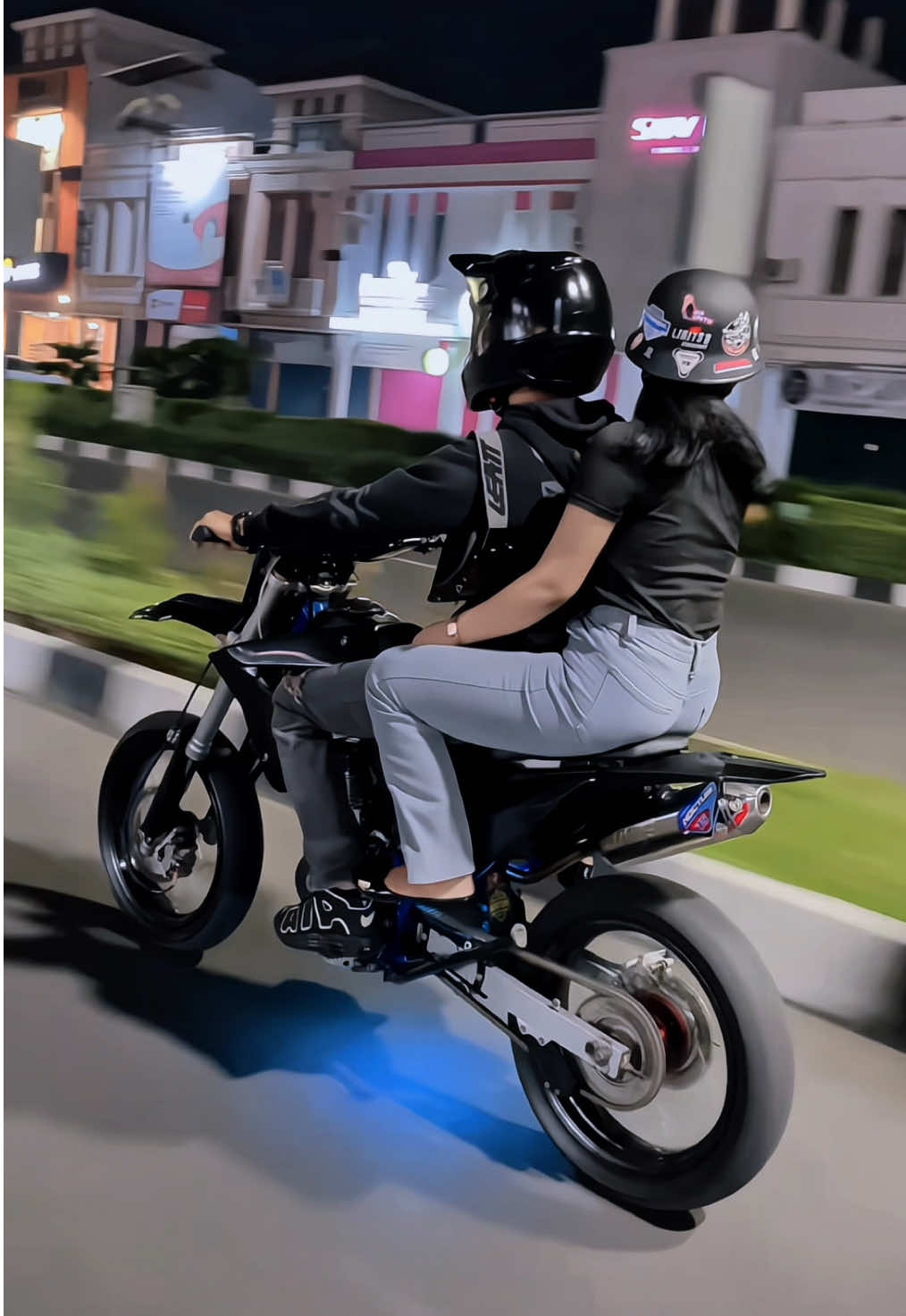 makin cakep aja nih bucin nya pake lampu kolong 😍🤪 #supermotobucin #supermoto #lampukolong #crf #_halloboy 