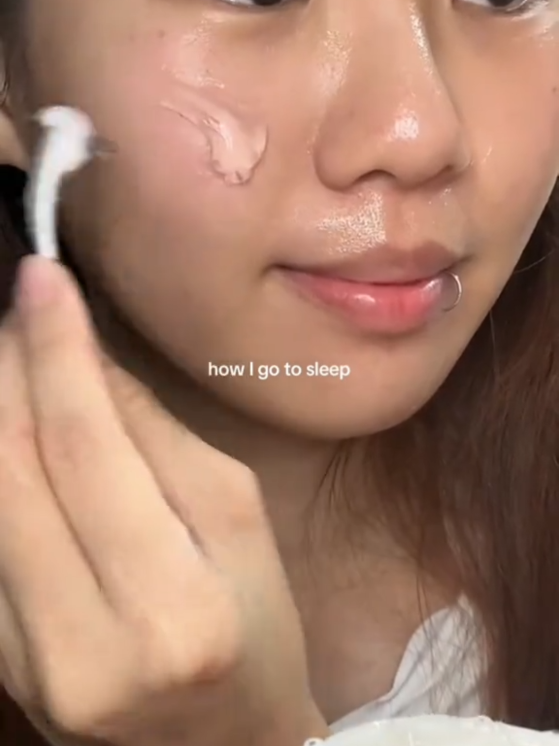 Look how gorgeous @alisontan_ is !  This is what waking up with flawless skin looks like.  #abib #koreanskincareproducts #kbeauty #moisturize #overnightmask #glassskin #ricemask #fyp