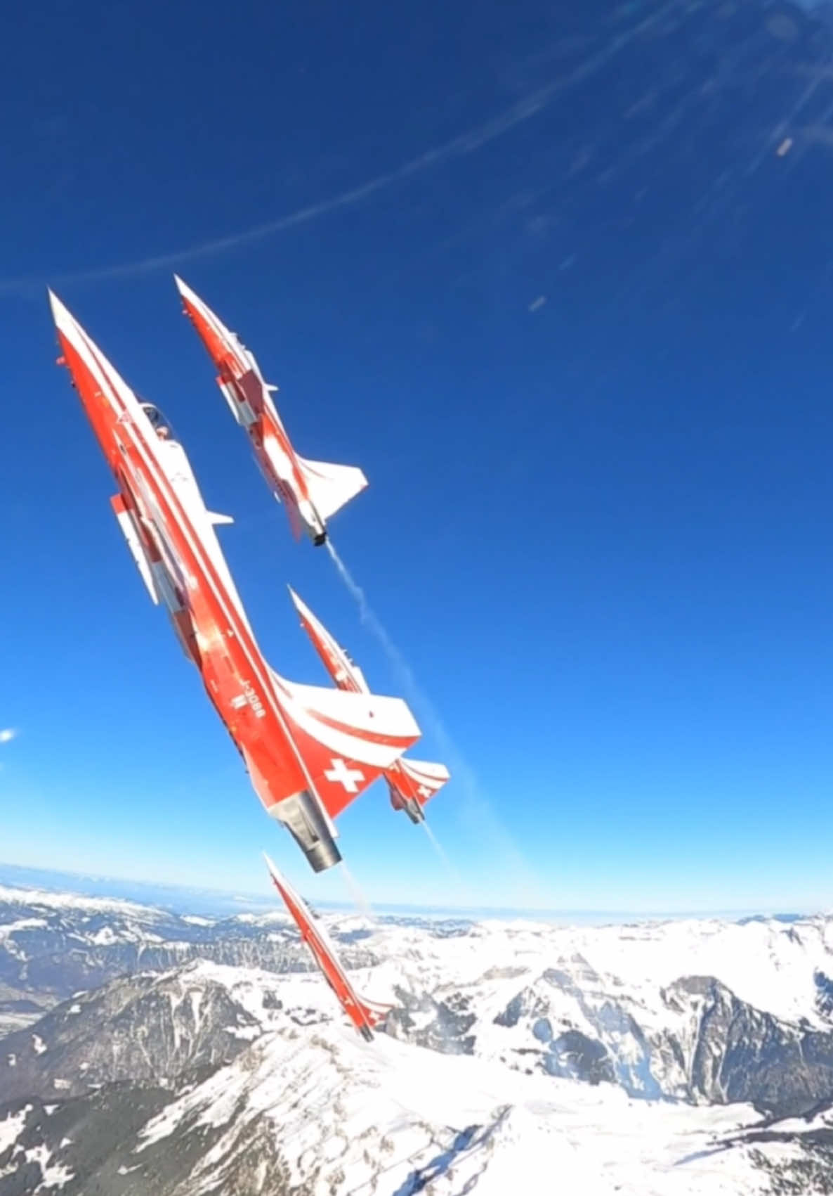 Wir freuen uns auf die Patrouille Suisse! ✈️🇨🇭 _ 17.01. 11:20 18.01. 11:20 _ © VBS/DDPS - Schweizer Luftwaffe @Patrouille Suisse | @Swiss-Ski | @FIS | @Switzerland  _ #patrouillesuisse #lauberhornrennen #jungfrauregion