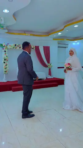 Waxaan halkan hambalyo udirayaa Eng Abdirashid Hajji  Dumaashi  Fatima Mohamoud Ali oo Xalay Arooskodu ka dhacay Magaalada Bosaso  Alle qoyskiina ha barakeeyo. #bosaso #bari #somalia #Aroos  #somalitiktok #Beerta#Rays #tiktok #foryou #foryoupage #fyp #fypage #somalia #puntland #2025#CapCut #tiktoknews 