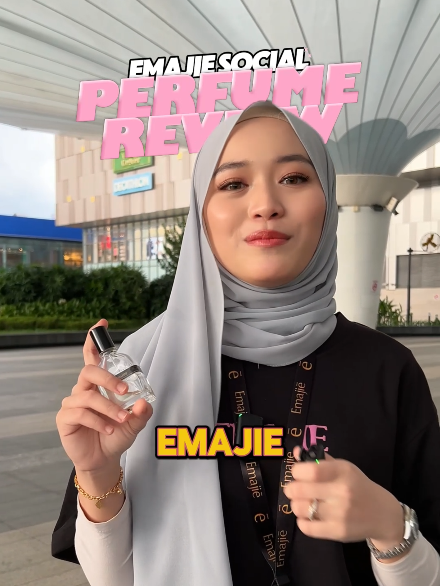 TEAM EMAJIE memang suka terjah terjah org ni hihi.. siapa yg dh terkena tu dapat kan perfume korang sekarang tau !  #fypp #fragrance #perfume #perfumetiktok #scent #tiktokviral #viral #emajieperfume #emajieofficial #viraltiktok #viralvideotiktok #longlasting #longlastingperfume #emajie