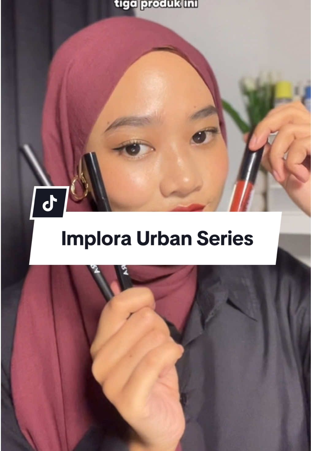 Make up ala girl boss pakai Implora Urban Series ✨ Hasilnya wow banget! Kalian wajib punya semuanya! Ada produk eyeliner terbaru juga, lho! 🤩 Yuk checkout! 🛒 #ImploraCosmetics #ApprovedByMe #BeraniJadiAku #ImploraUrbanSeries #ImploraUrbanLipCreamMatte 