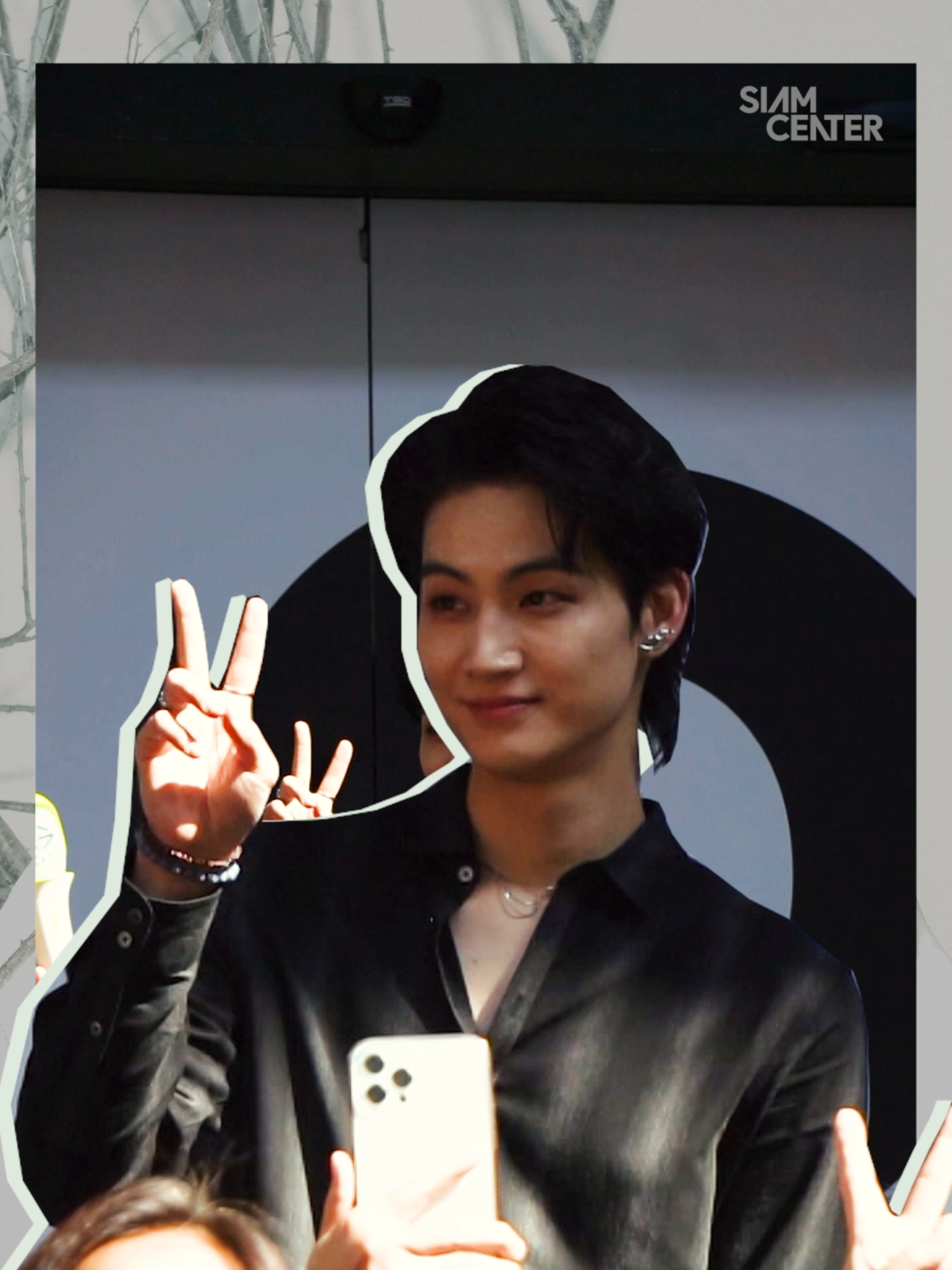 😍 #สยามเซ็นเตอร์มีJAYB ต้อนรับการกลับมา JAY B แห่ง GOT7!! บรรยากาศงานแถลงข่าว “Siam Center x JAY B The 2nd Exhibition in Bangkok: RE LOAD” อบอุ่นหัวใจฟินถึงขั้น JAY B พูดเป็นภาษาไทยว่า พี่ชอบหนูที่สุดเลย! . เหล่าอากาเซ่ มาพบกัน! 📍Siam Center x JAY B The 2nd Exhibition in Bangkok: RE LOAD 13 มกราคม - 3 กุมภาพันธ์ 2568 เอเทรี่ยม 1 ชั้น G . 📍POP-UP STORE 13 มกราคม - 16 กุมภาพันธ์ 2568 IDEA AVENUE 2 ชั้น G รายละเอียดเพิ่มเติม : https://bit.ly/SCJayBReload2025 . @jaybnow.hr16 #SiamCenterxJAYB #สยามเซ็นเตอร์มีJAYB #SiamCenter #TheIdeaopolis #BeInspired #BeTheFirst