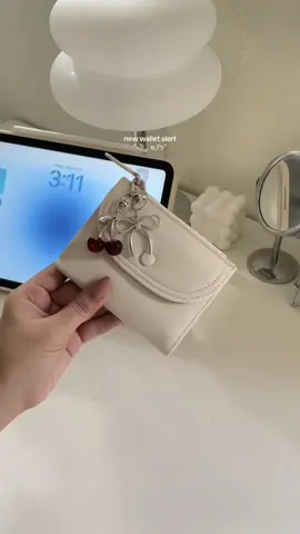 obsessed w/ white wallet🤍🍒#wallets #wallet #whitewallet #compactwallet #fyp 