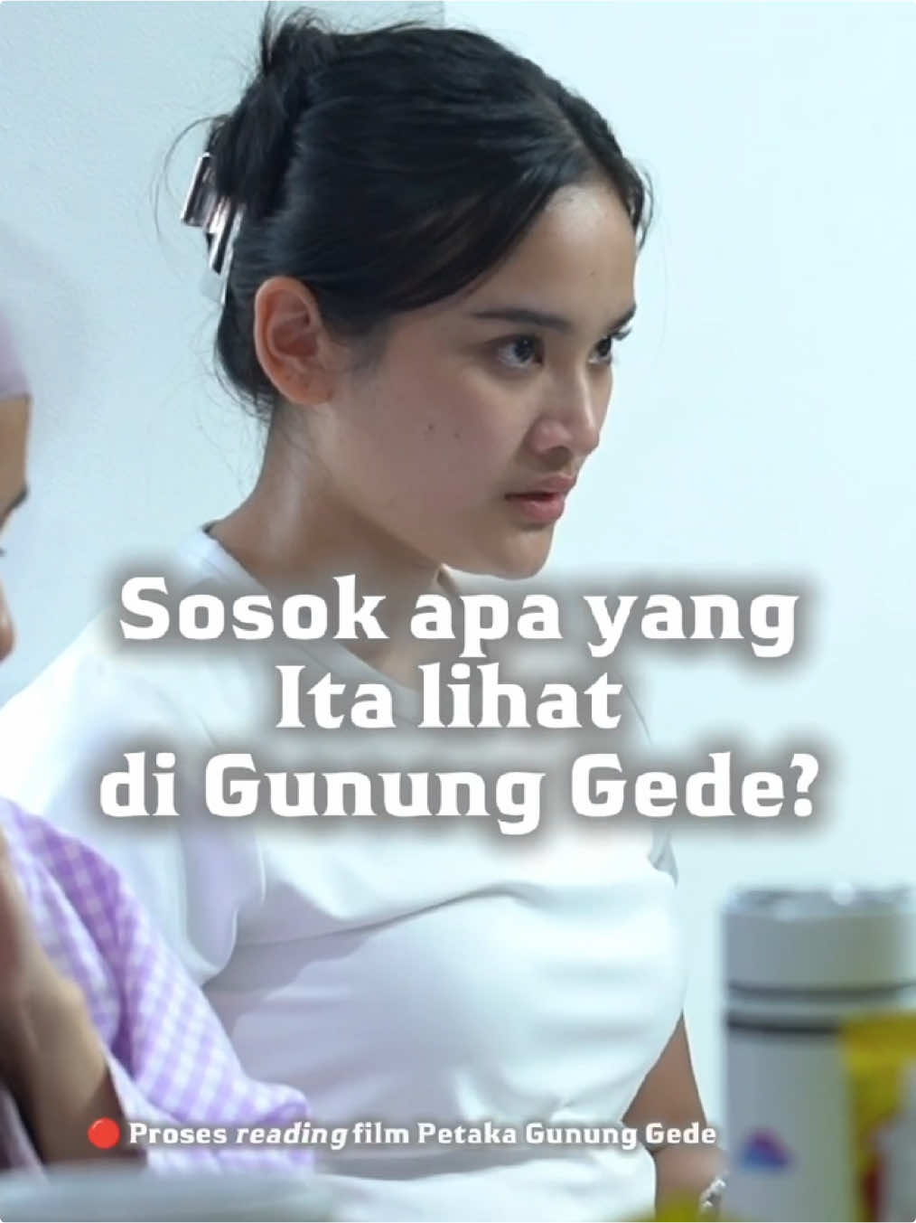 Ada yang pernah melihat sosok yang sama seperti Ita? 👀 PETAKA GUNUNG GEDE, tayang 6 Februari 2025 di Bioskop. @petakagununggede #petakagununggede #filmpetakagununggede #asheljkt48 #horror #ceritahoror #filmhoror #filmindonesia #rekomendasifilm #tiktoktainment #gununggede #fypシ゚ #4u 