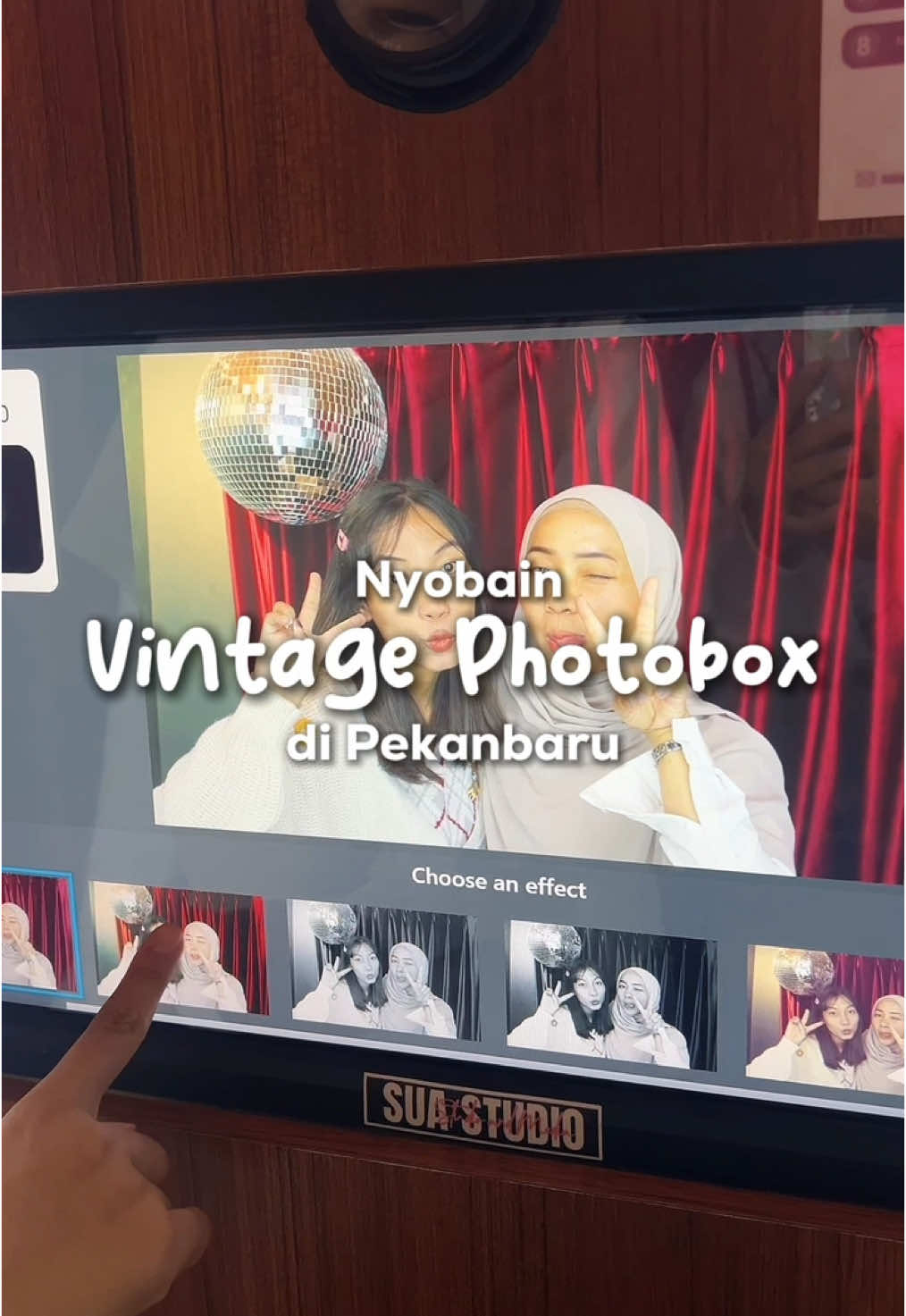 Gemes bangeeet ih kalau cafe punya photobox gini, jadi sekalian nongkrong bisa abadikan momen sama bestie atau pacar 😋✨ Ada yang pernah nyobain? #photobox #cafepekanbaru #Pekanbaru 