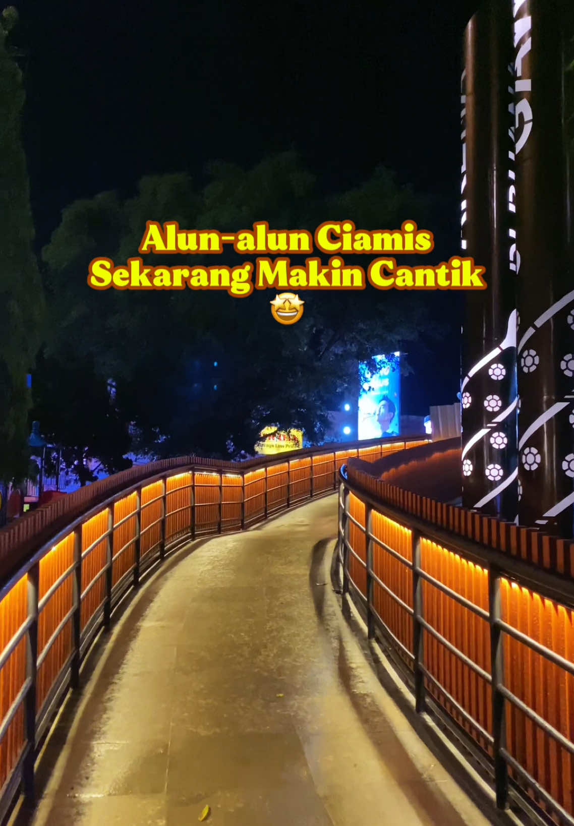 Alun-alun Ciamis jadi secantik ini sekarang🤩  . . #alunalunciamis #alunalunciamisbaru #ciamis #tamanraflesiaciamis #renovasialunalunciamis #tamanraflesiaciamisbaru #alunalunciamisterkini #wajahbarualunalunciamis 