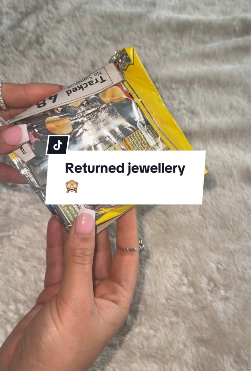 Everybody’s so creative! Please protect your jewellery for its return journey 🙏🏼 The crisps packed would have been ok if there was additional layers of bubble wrap inside - but it’s best to just use what we sent it in if possible 💖 #fyp #returnsoftiktok 