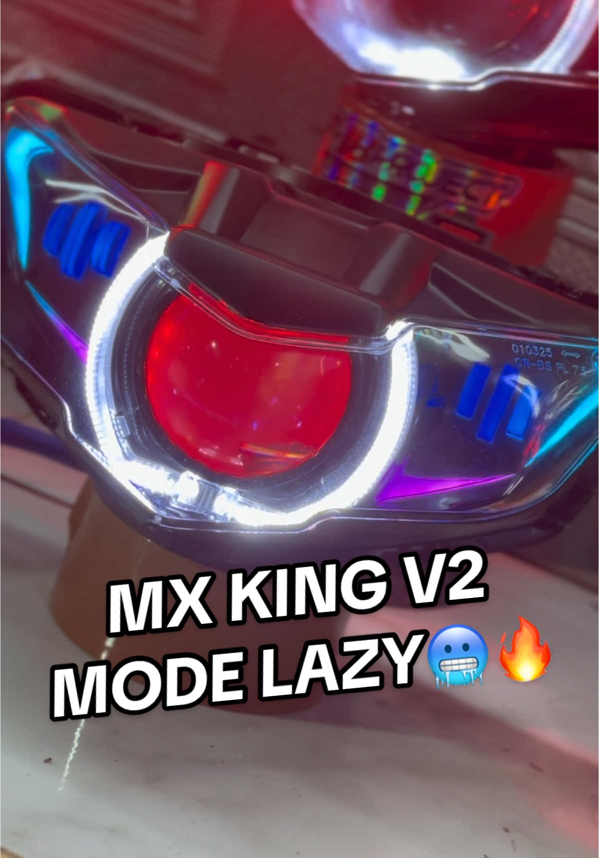 Mx v2 upgrid mode lazy combinasi biled SE EXPERIENCE V2 lebih kece🥶🔥 . Pemesanan lngsng chat admin nmr wa ada di bio✌🏼 TERIMAKASIH🤩 . . #Mx #mxking #mxking150 #mxold #mxoldmodifikasi #mxkingroadrace #mxnew #mxnew135 #mxoldroadrace #mxoldindonesia #mxold135cc #mxkingv2 #mxkingmodifikasi #mxking150cc #mxkingnation #mxkingsoloraya #mxkingownersindonesia #jupitermx #jupitermodifikasi 