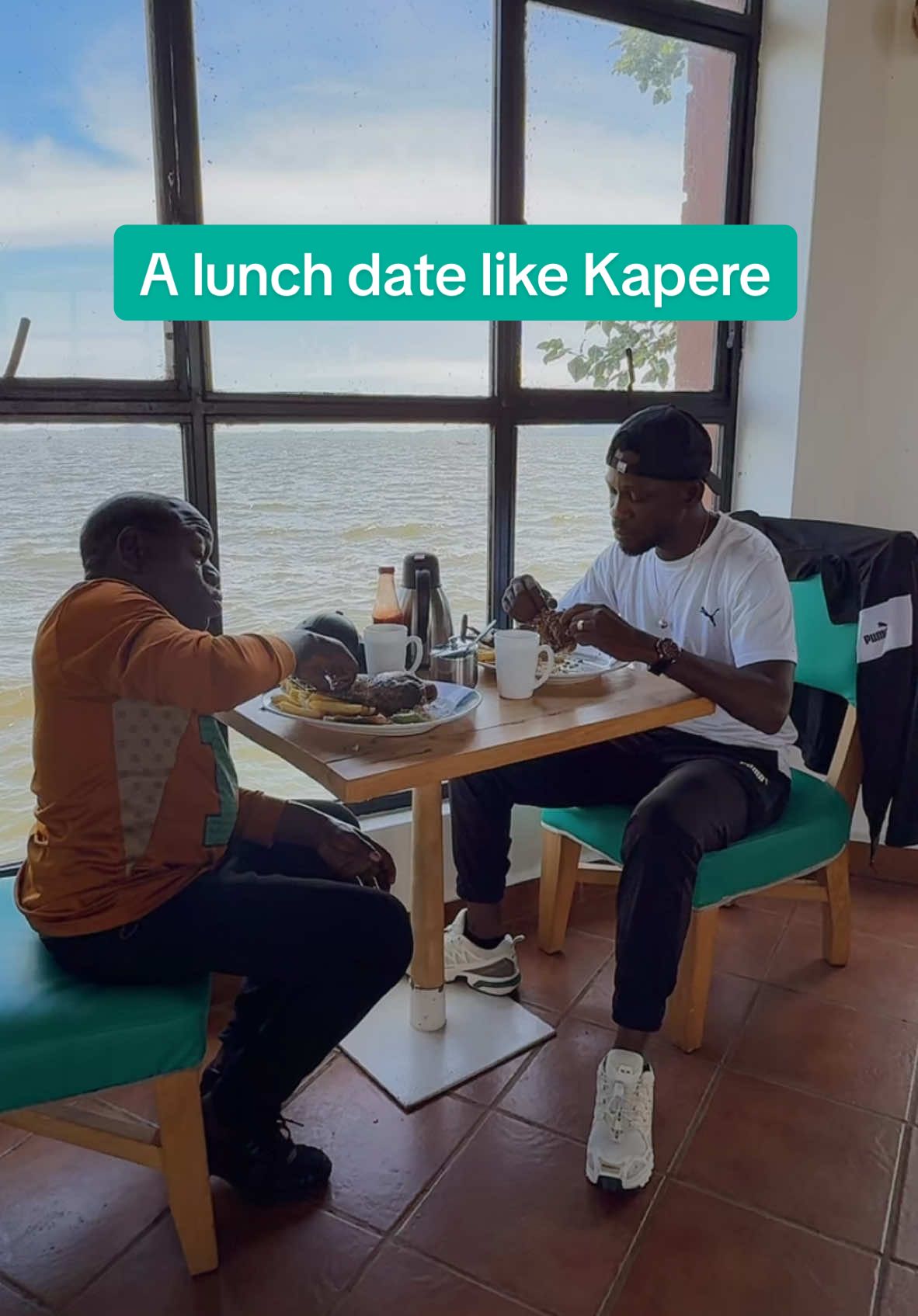 Leero tuli bamukisa Taata atuleetedde Kapere atukyalileko wano ku @One Love Beach Busabala  A #lunch #date like Kapere 🥳💪🏾#fresh #fish by the #lake. #beach #vibes 