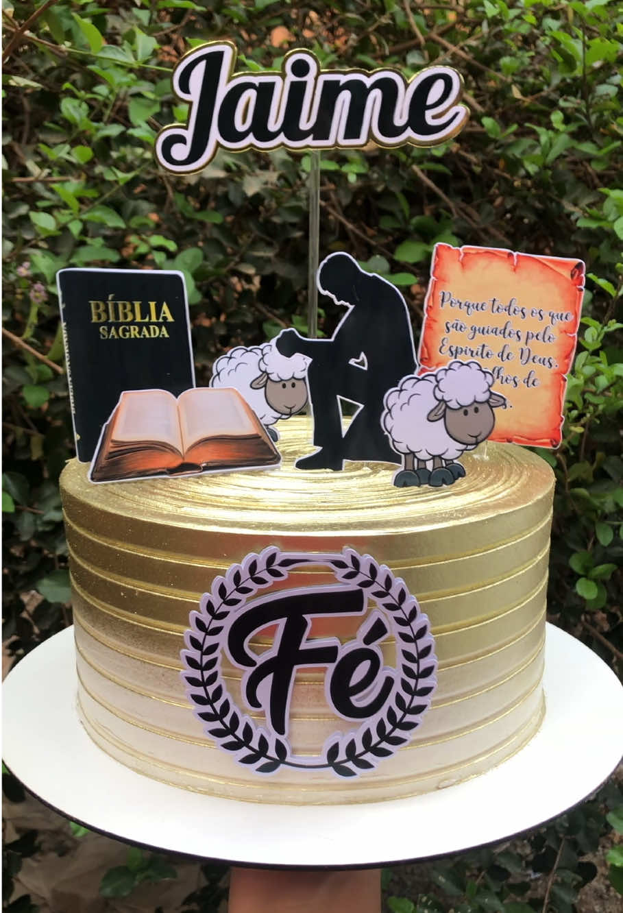 Bolo com tema bíblico ficou tão lindinho 🥰 #bolodeaniversario #boloemchantininho #bolobiblico #bolodecorado #bolopersonalizado #confeiteiraempreendedora  @docessda_ka