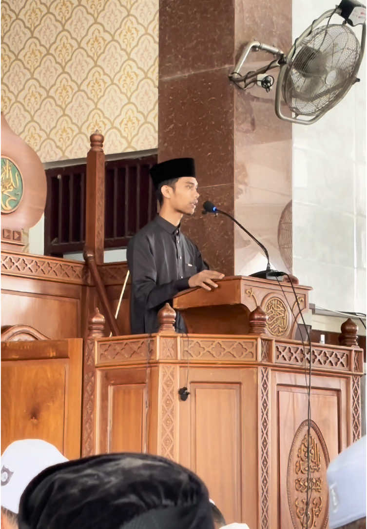 Ananda tgk Al Mudassir mengisi khutbah jumat di mesjid al-furqan lhok awe bireun#almudassier#abatikutakrueng#fyp 
