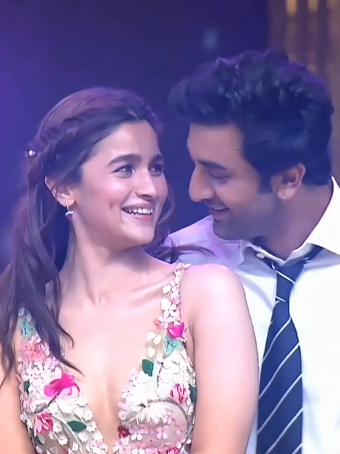 Ranbir kapoor and Alia bhatt love story #bollywood #bollywoodsong #ranbirkapoor #aliabhatt 