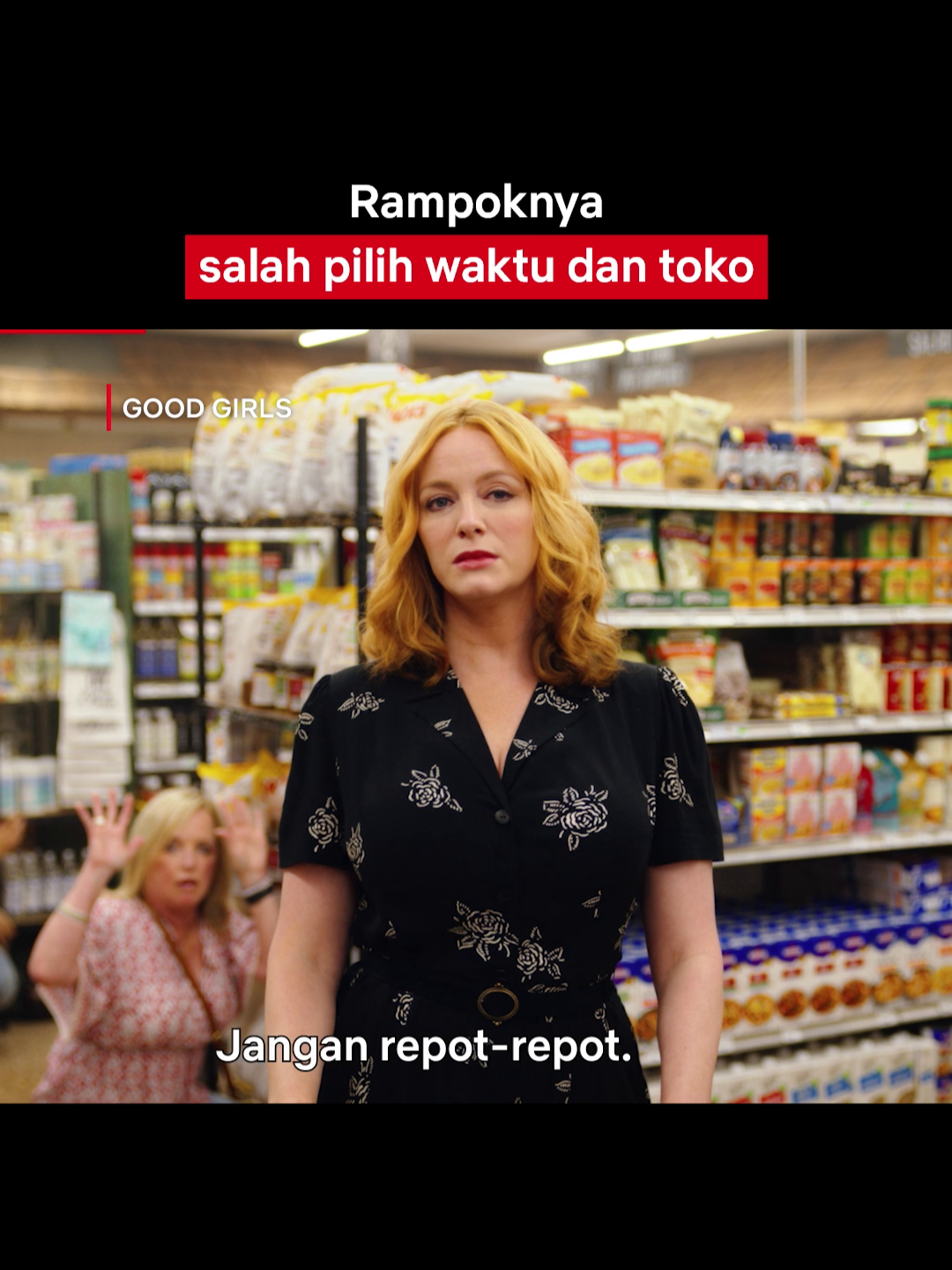 Walau diancem sama rampok, mbaknya tetep chill.  #Netflix #GoodGirls #ChristinaHendricks