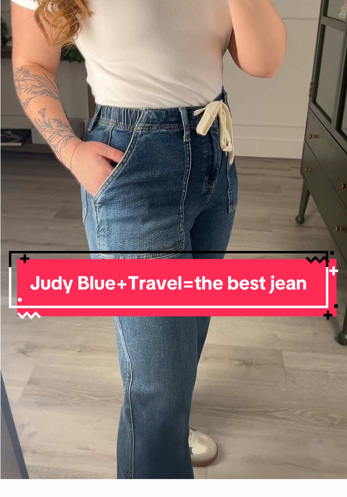 Who knew your favorite travel outfit would include a jean?! THE softest and stretchiest jean for chasing your kids around on travel day ✈️ 