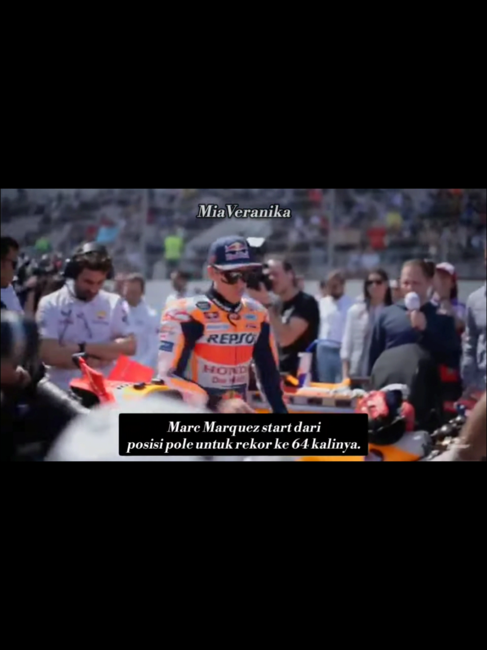 Marc Marquez Bersiap Untuk Race 🤩 Nonton lengkapnya di youtube channelku link di bio ya. - #marcmarquez #peccobagnaia #mm93 #motogp #alexmarquez #valentinorossi #mandalika #fabioquartararo #miaveranika #wattpad #miaismine #lovestory #danipedrosa #MarcMarquezDucati 