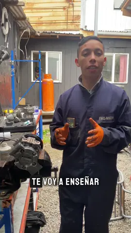 Cómo cargar aceite aun compresor de aire acondicionado #puertovaras #puertomontt #aireacondicionado #frioaustral #cargadeaireacondicionadoautomotriz #