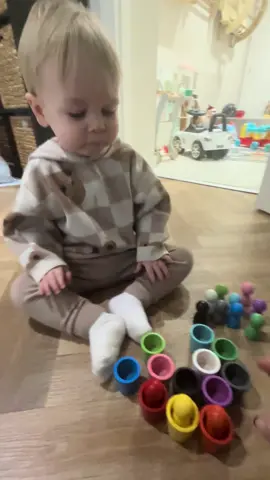 Teddys is already learning his colours because of this toy at 18 months old! I thought it would be to young for him when I got it at Christmas! How wrong was I. My clever boy 🩵