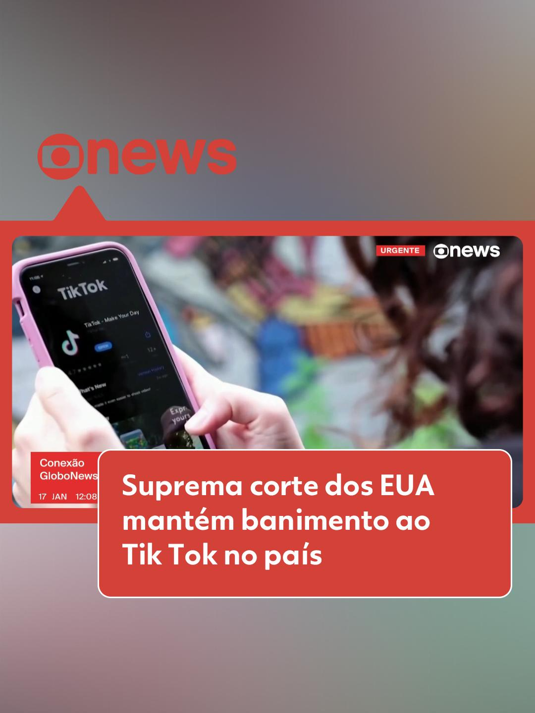 Prestes a ser banido - A Suprema Corte dos Estados Unidos decidiu nesta sexta-feira (17) que irá manter o banimento à rede social Tik Tok, que deverá ser bloqueada no país até o próximo domingo (19) em respeito a uma lei aprovada pelo Congresso norte-americano no ano passado. A empresa ByteDance, dona do Tik Tok, havia contestado na Justiça a lei que impedirá o funcionamento da rede social chinesa a partir desta data. No entanto, a Suprema Corte norte-americana negou o recurso e ela só poderá continuar operando nos EUA caso a controladora venda a rede social. O presidente dos EUA, Donald Trump, anunciou que conversou por telefone com o presidente chinês Xi Jinping nesta sexta, e ambos falaram sobre a rede social, dentre outros assuntos. Trump havia dito anteriormente que poderia assinar uma ordem de neutralização da lei que impede o funcionamento do Tik Tok por lá. Enquanto isso, usuários norte-americanos buscam aplicativos alternativos semelhantes ao futuramente banido. Saiba mais no #g1 #tiktoknotícias #tiktok #estadosunidos #banimento #redesocial #legislação