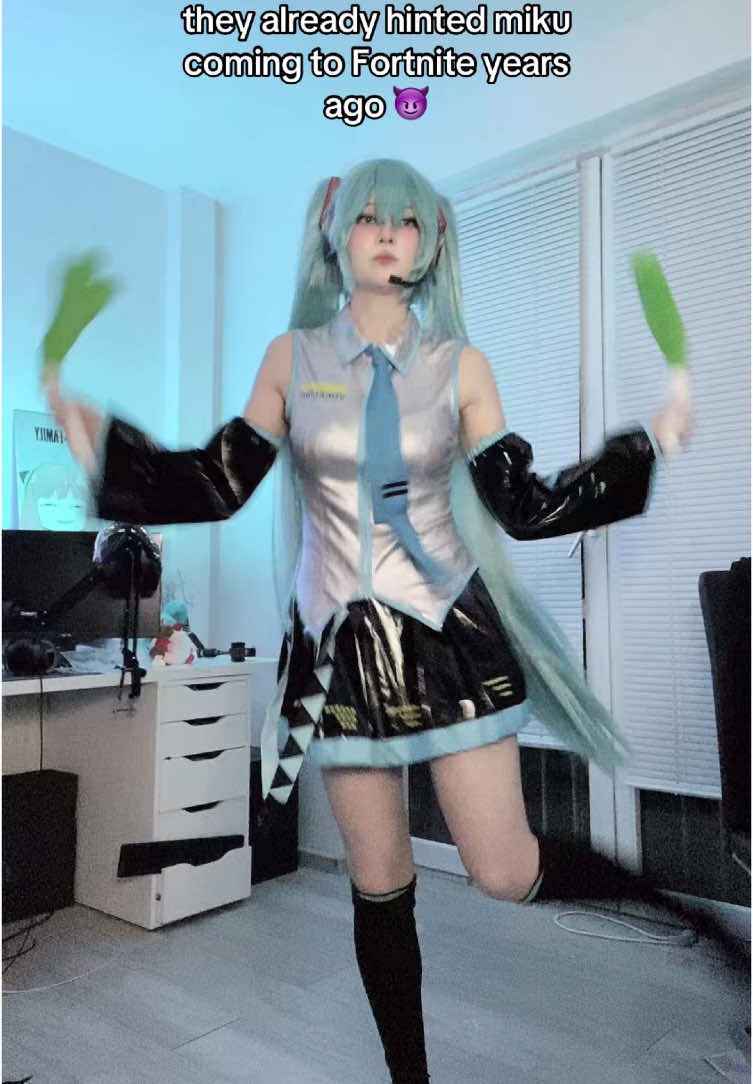 Replying to @🫵  real talk I was going mad trying to get these steps right 😭 #hatsunemiku #fortnite #dance #hatsunemikucosplay #mikufortnite 