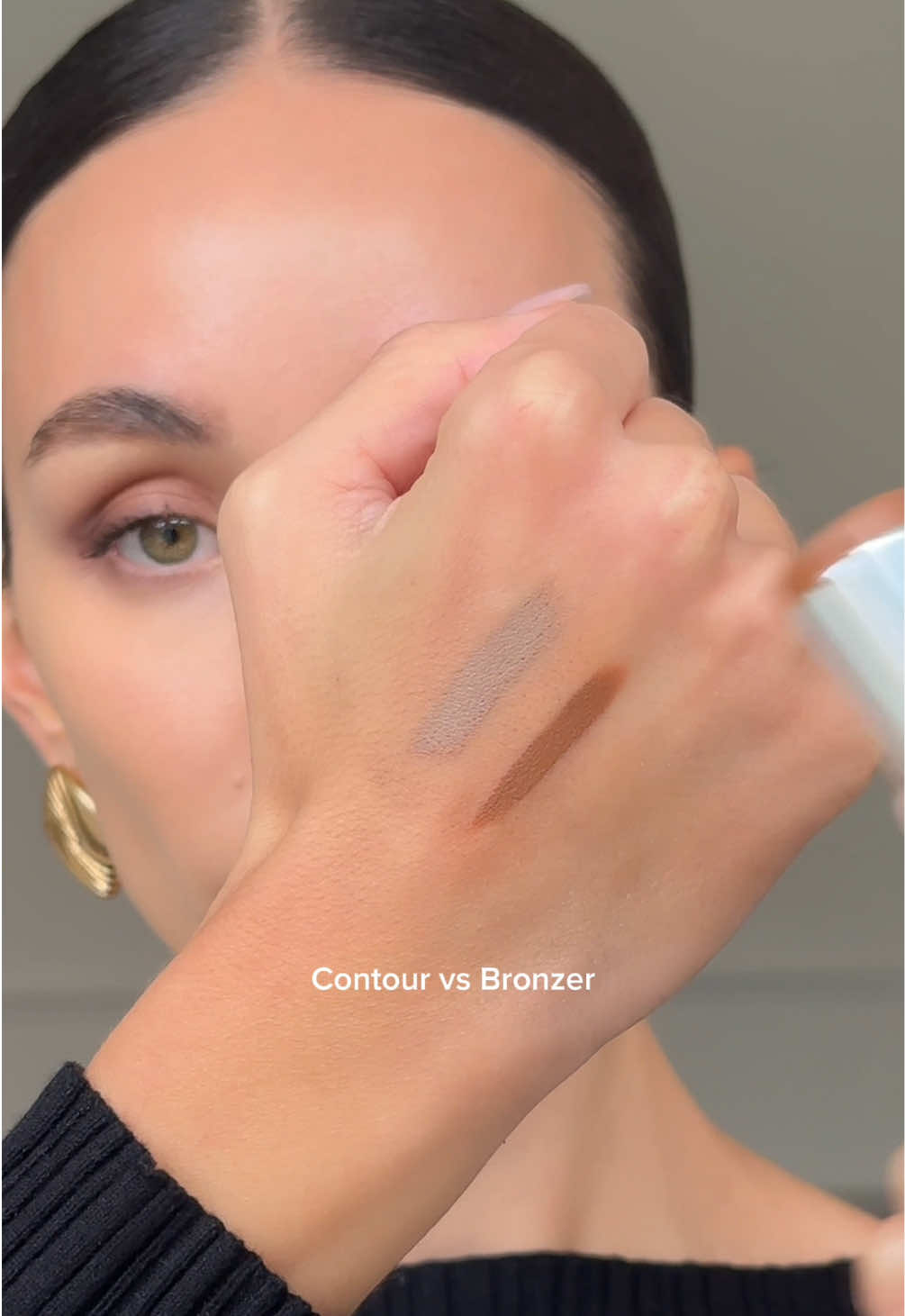 Contour vs Bronzer ✨ Contour is cool-toned and is used to sculpt and define the face. It’s applied to areas like  sides of the nose, under the cheekbones and along the jawline. Bronzer is warm-toned and is used to bring warmth to the face. It’s applied to high points of the face like the temples and cheekbones for a sun kissed glow. ib: @Jasmin  Products: @Diorbeauty skin contour stick (01 & 02) #bronzer #contour #contourtutorial #makeuphacks #makeuptutorial #contourhack 