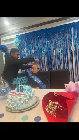 #feliz  cumpleaños doña Antonia la queremos mucho que Dios le regale muchísimos años más de vida le mandamos muchas abrazos 🤗💐
