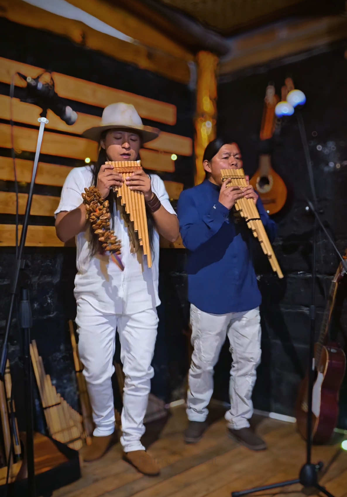 Mujer Andina - Raimy Salazar Ft Luis Salazar Cabañas Balcon del Lago #live #music #andean #otavalo #ecuador #flute