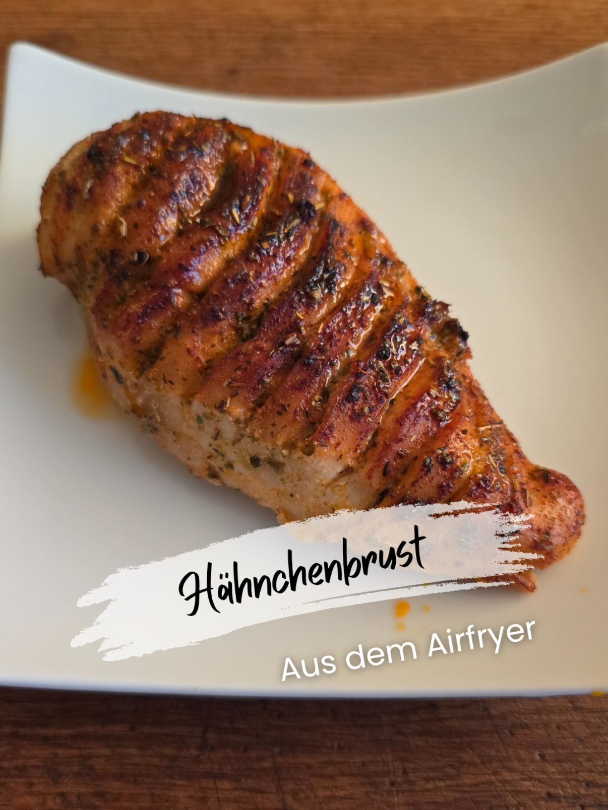 Perfekt gegarte Hähnchenbrust aus dem Airfryer @COSORI 🧡  Cosori Turbo Blaze 🧡🧡🧡😊 Außen würzig, kross, innen zart  und saftig- nie wieder anders! 🤪🙈 Zutaten für die Marinade: 3 große Knoblauchzehen (zerdrückt) 150 ml Olivenöl oder Avocadoöl Je gut 1 TL  Salz Pfeffer Paprikapulver  Kräuter der Provence oder Thymian, Oregano oder.ä. Zwiebelgranulat/Pulver Chili  Hähnchenbrust fächerförmig einschneiden, mit der Marinade gut einmassieren, mind 1 stunde stehen lassen.  Danach bei 180°C 15-20 min (je nach Größe der Brust) heißluftfrittieren 🤪😋😚👌👌👌👌😃😃😃 #cosori #keto #lowcarb #hähnchen #hähnchenbrust #chicken #airfryer #airfryerrecipes #heissluftfritteuse #cosorideutschland #cosoriturboblaze 