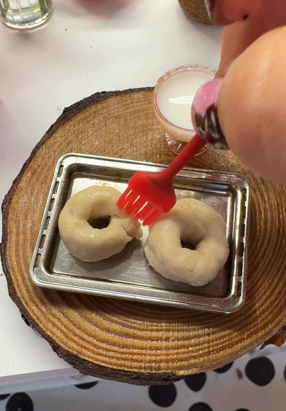 Come and make Onion Bagels in the mini kitchen with me! First up fry red onion in butter with salt and pepper, sweat right down! Make your bread, let rise and roll out into a little log, curl and fix together. Bake in the oven for a lil amount of time and serve nice and fresh with your fave toppings - enjoy #bagel #baking #littlethings #Recipe 