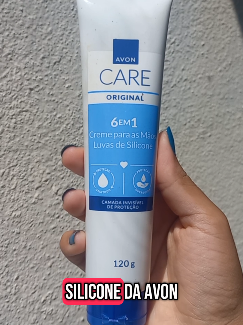 Luvas de silicone da Avon, um produto pra te auxiliar a cuidar com muito carinho das suas mãos, deixando-as macias e protegidas contra os agentes de limpeza. Aqui em casa não ficamos sem! #avonbrasil #luvasdesilicone #luvasdesiliconeavon #cremeparaasmaos #donadecasa 