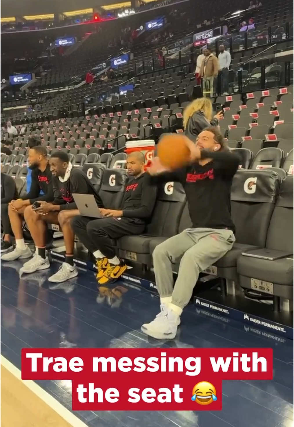 Trae raised the seat to get a better shot 🤣 (@Atlanta Hawks ) #NBA #basketball #atlantahawks #traeyoung 